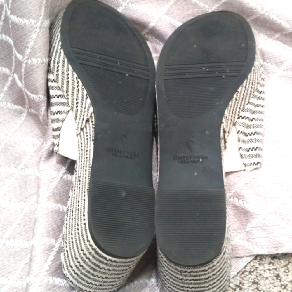 Vera Wang, Sz 10 med, Wedge Slip On Sandals Black/White - Picture 7 of 7